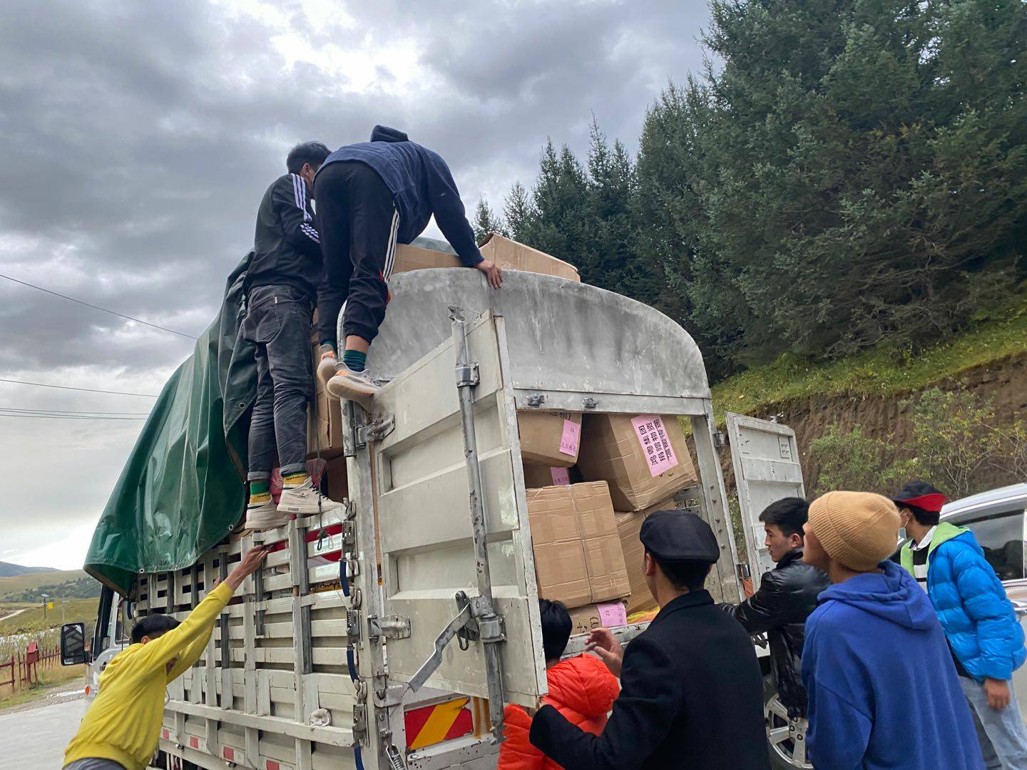 华体app登录入口-华体huati(中国)公益回顾丨家国同欢月同圆 温暖满载甘孜州(图5) 华体app登录入口-华体huati(中国)公益回顾丨家国同欢月同圆 温暖满载甘孜州(图5)