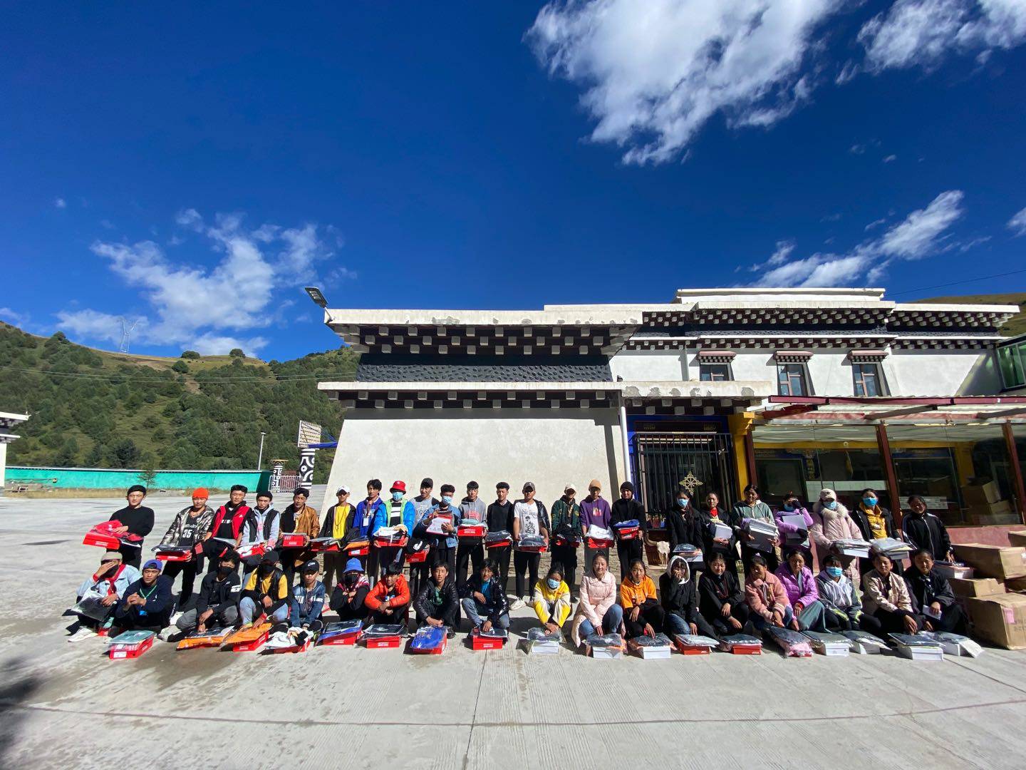 华体app登录入口-华体huati(中国)公益回顾丨家国同欢月同圆 温暖满载甘孜州(图8) 华体app登录入口-华体huati(中国)公益回顾丨家国同欢月同圆 温暖满载甘孜州(图8)
